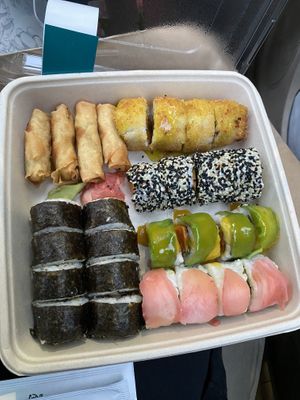 24 sushis vegano y arrolladitos veganos  at MONANA in Montevideo