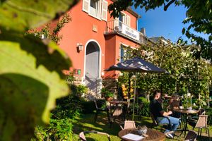 Garten of our tastng room at Heinrichshof Weingut in Zeltingen