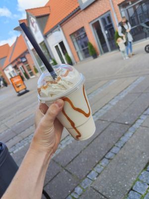 Karamel shake (10/10, 100% recommend) at Brouer's Madvogn in Ringsted