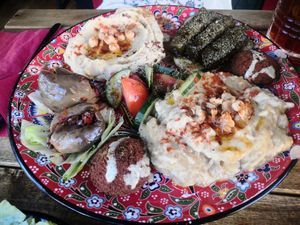 Plato vegano at La Maison du Knafé in Paris