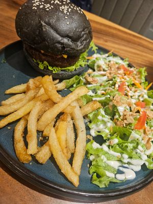Fortunate Burger ~ 11/11/23 at LN Fortunate Coffee - Orchard Batam in 