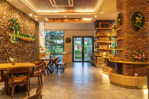 We can enjoy the beautiful scenery when we enjoy our meals and beverage in the fortunate coffee  at LN Fortunate Coffee - Orchard Batam in 