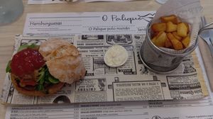 Hamburguesa vegana con pan rústico at Bar O Palique Restaurante in Mondonedo