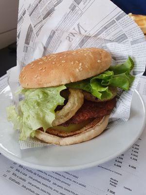 Burger with "Beyond Meat"-Pattie, fried onions, salad and fresh tomatoe  at Relax Burger in Marco De Canaveses