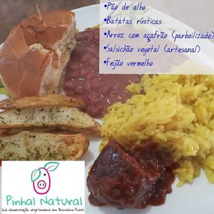 O pão de alho é ovolacto, mas existe a opção vegana com manteiga de côco at Pinhal Natural in Balneario Pinhal