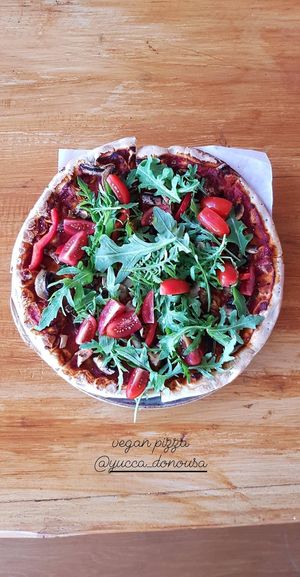 vegan pizza at Yucca in Donoussa