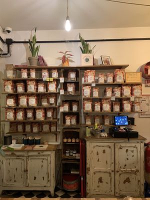 Cote boutique à gauche de l’entrée   at Sol Semilla in Paris