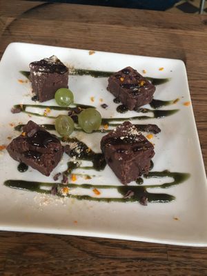 Raw cacao bites at Sol Semilla in Paris