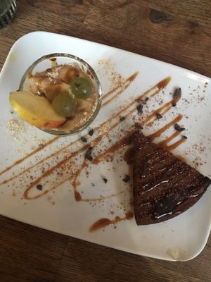 Cake with apple cream at Sol Semilla in Paris