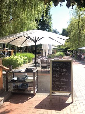 servieren auch veganen Schokokuchen at Strandhaus in Luebbenau