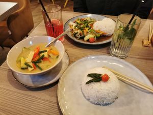 Ein Curry- und ein Wokgericht - viel zu lecker. at LeBua in Basel
