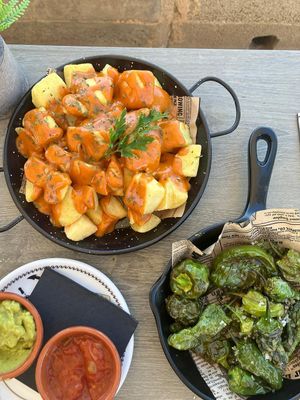 Comida buenísima nos hemos disfrutado mucho 🌸💜 at Boat House Bar in Mallorca