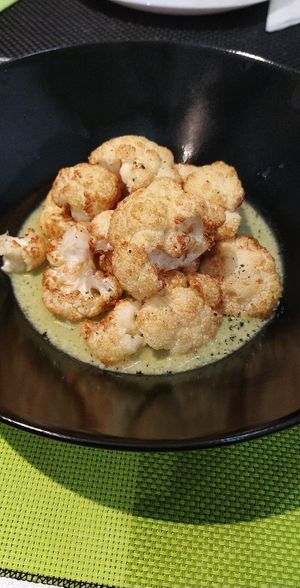 Coliflor con crema de coco y puerro at Plantae Gastrobar  in Tenerife