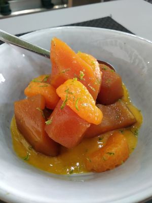 Papaya asada, mandarina y mango at Plantae Gastrobar  in Tenerife