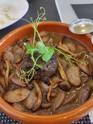 JUDIAS DEL PARRAL- En caldo de boletus, shimeji y falsa morcilla canaria at Plantae Gastrobar  in Tenerife