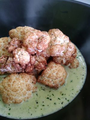 Coliflor frita con crema de coco y puerros at Plantae Gastrobar  in Tenerife