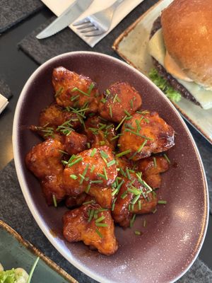 Cauliflower wings bitte ins Dauersortiment! Schmecken super lecker  at Hans im Glück - Friedensplatz in Bonn