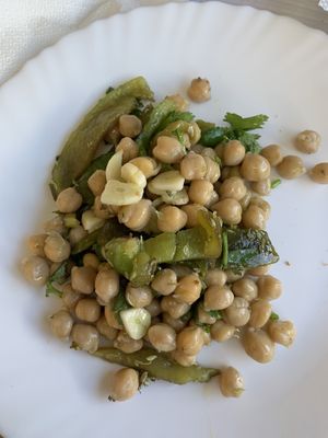 Chickpeas and peppers with garlic and herbs  at O Melidense in Melides