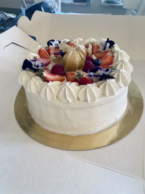 Amazing vegan cake with strawberry mousse and vanilla custard!👌🏽😍 at Café Zorn in Mora