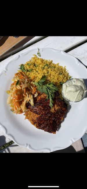 Morotsbiffar, bulgur och baslikacreme at Café Zorn in Mora