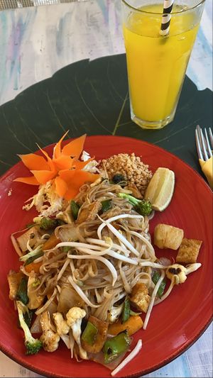 Vegan Pad Thai at Yoya's Thai Kitchen in Albufeira