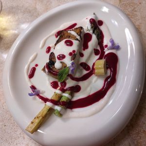 Seitan in crema di anacardi con asparagi selvatici at Sottobosco Bistrot in Grosseto