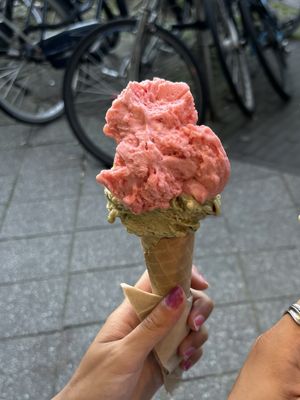 strawberry pistachio   at Massimo Gelato - East in Amsterdam