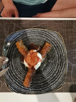 (vegan) Baklavar with ice cream at Avocado in Rhodes