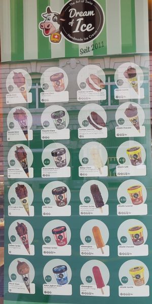 6 kinds of vegan ice ceam plus 2 sorbets, prepackaged at Finkmüller - Klybeck in Basel