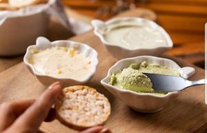 Vegan appetizer with vegetal cheese and toast at Pellicano Caffè in Recife