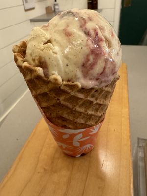 Cranberry gingersnap oatnog  at Frankie & Jo's - University Village in Seattle