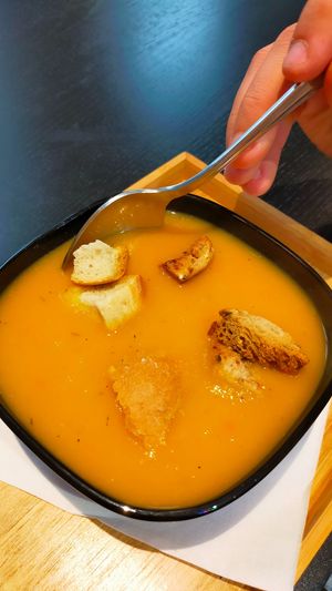 Soupe du jour : potiron-carottes at Green Witches in Mons