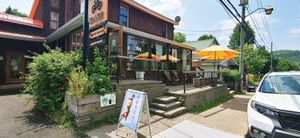 Devanture de la crèmerie at La Face Nord in Val-david