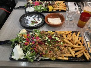 Assiette shawarma. Le labnet n’a pas su attendre la photo … délicieux  #Veganuary at Sham - Mont Royal in Montreal