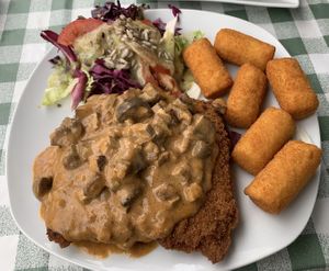 Schnitselteller  at Veganbar in Bremen