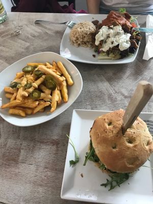 Vöner, fries with „cheese“ and burger of the month at Veganbar in Bremen