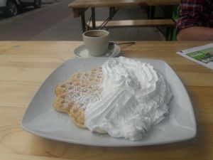 Waffel mit Sahne at Veganbar in Bremen