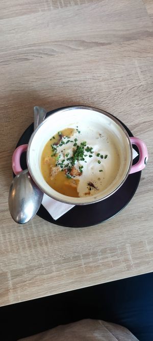 Seasonal vegetable soup with vegan cream topping, very good at Stadtheuriger in Mariazell