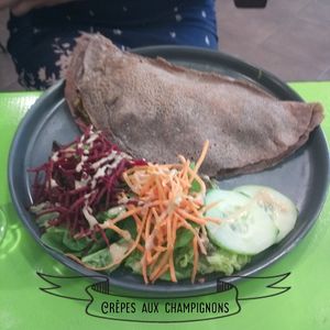 All vegan - Crêpes aux champignons et épices  🍄 at Le Potager du Marais - Rambuteau in Paris
