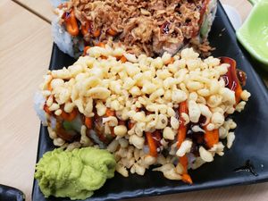 3) EBI TEMPURA ROLL
Vegan Shrimp Tempura, Wellness's Krab Salad, Avocado, Cucumber, Tempura Crisps, Spicy Sauce, Sushi Sauce - delish at Wellness Sushi in Denver