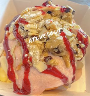 Summer sunset  at Cinnaholic in Dunwoody