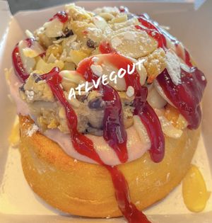 Summer sunset at Cinnaholic in Dunwoody