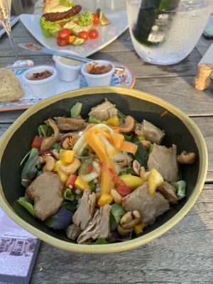 Thaise parelcouscous salade met vegan kipstuckjes  at De Zeemeeuw in Noordwijk