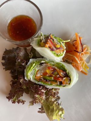 Vegan summer rolls with sweet chili sauce at The Lagoon in Lankanfinolhu