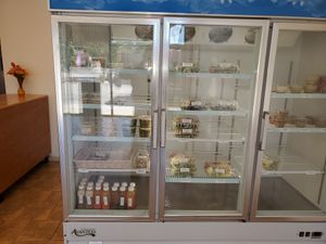 Salads and juices  at Kitchen Life in Bensenville