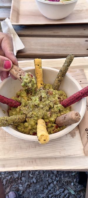 Guacamole with grissini at Vegamare in Alghero