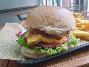 Burger with awesome Cheese BY Meat at StaatsBurger in Berlin