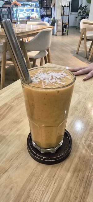 Mango smoothie at KURUMI in Da Nang