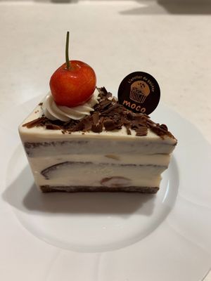 Schwarzwälder Kirschtorte at Moco in Minokamo