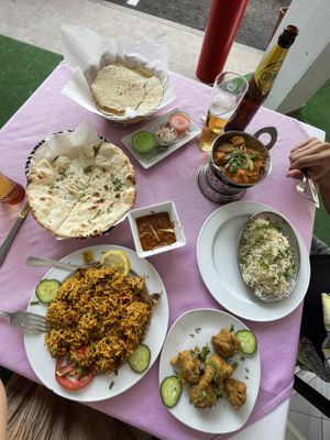 Vegan naan, papadam, curry with soy meat, coliflor pakora, and soy meat dish with rice at Curry and Spices in Tenerife